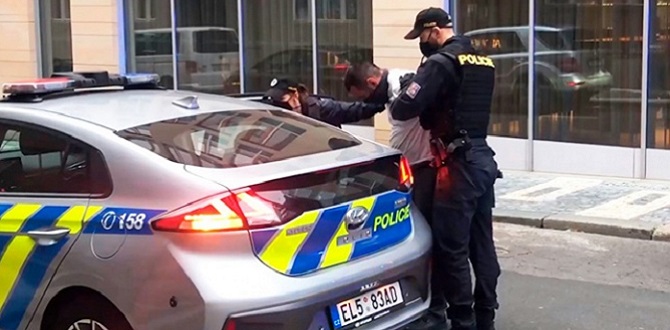 Иностранец ограбил банк в центре Праги