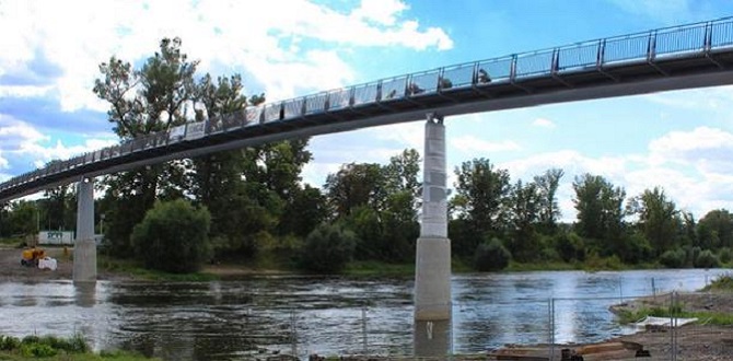 В пражском районе Троя открывается новый пешеходный мост